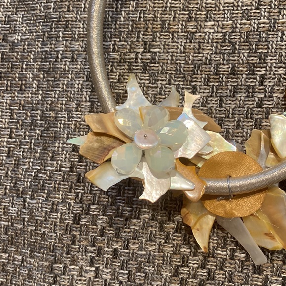 Mother of Pearl Necklace - Picture 4 of 6